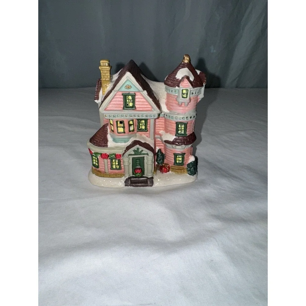 Windham Heights 2005 Snowy Ceramic Christmas Village House Heartland Valley